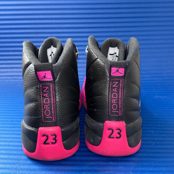 Size 7.5Y- GS Jordan 12 Retro Black Deadly Pink 510815-026 Women’s 9 - Picture 7 of 8